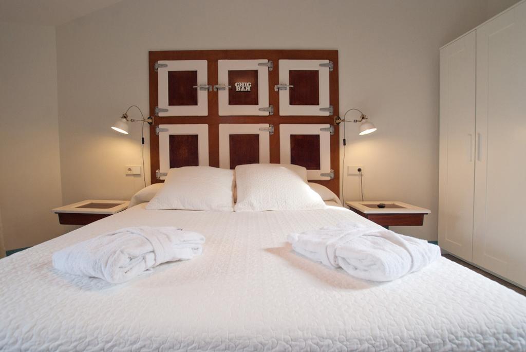 Hotel Hostal Chic Sant Feliu de Guíxols Rum bild