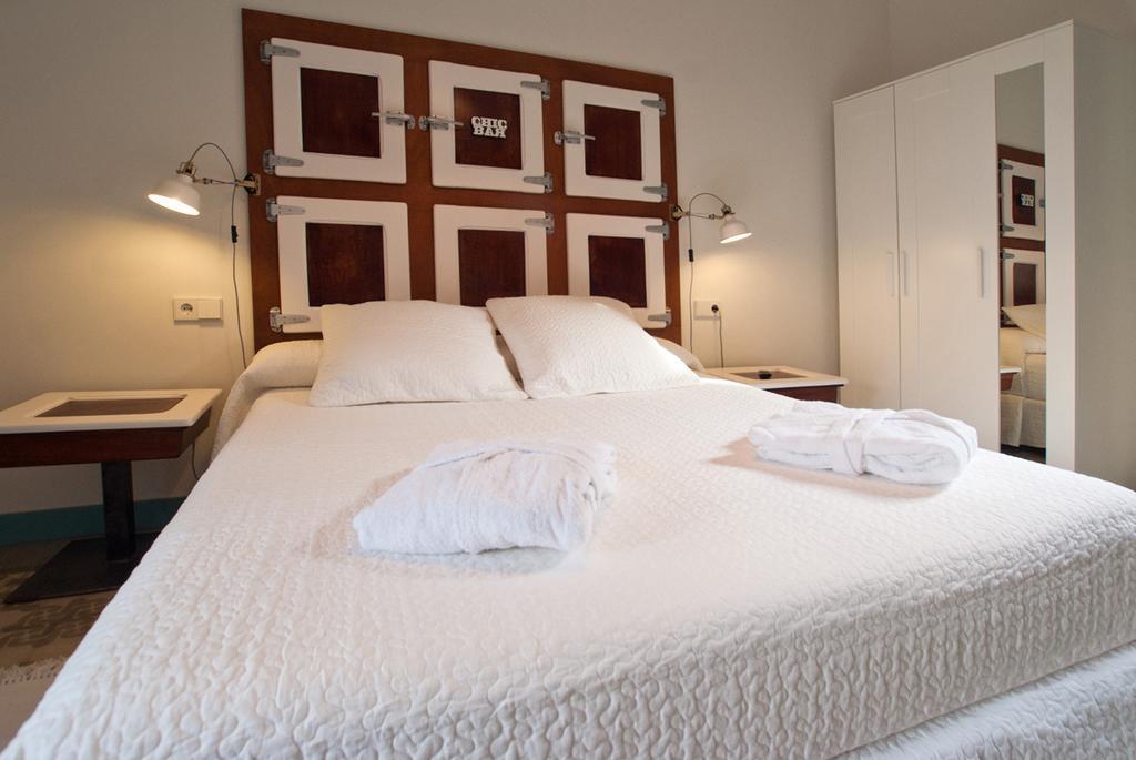 Hotel Hostal Chic Sant Feliu de Guíxols Rum bild