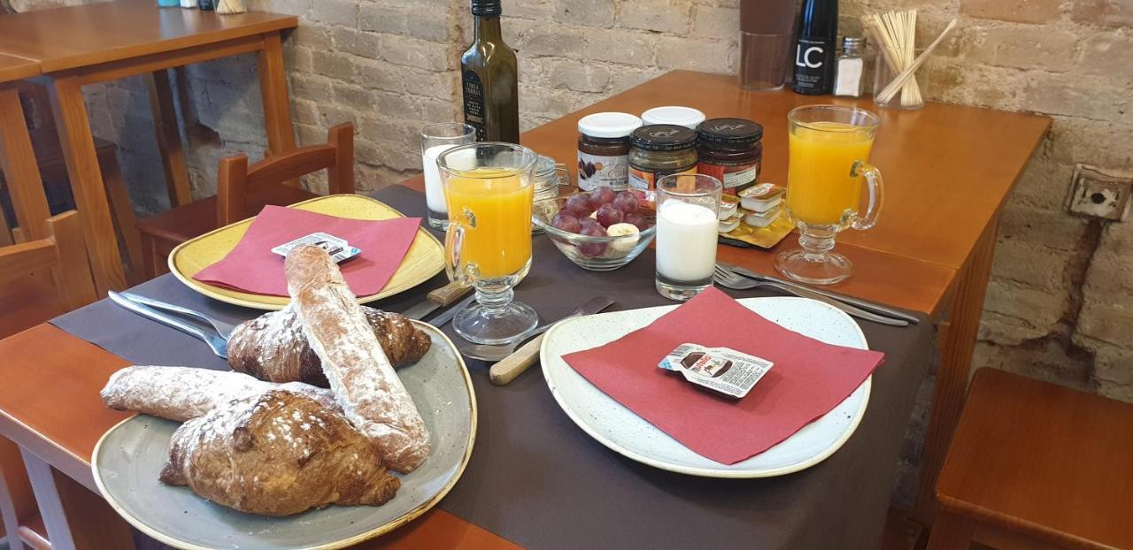 Hotel Hostal Chic Sant Feliu de Guíxols Exteriör bild